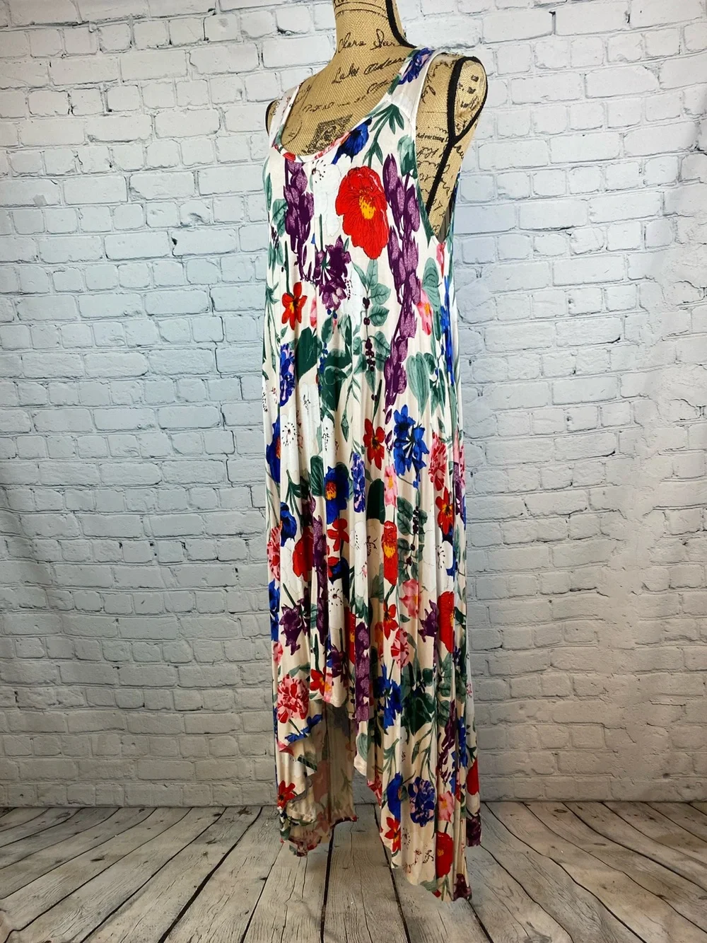Chelsea & Theodore Vibrant Floral Print Sharkbite Hem Maxi